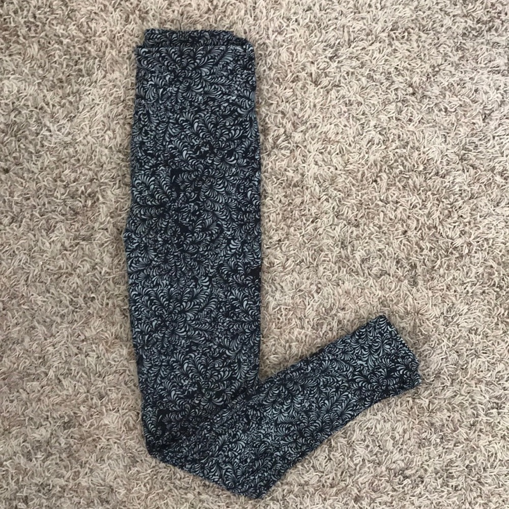 Luluroe grey & black patterned leggings